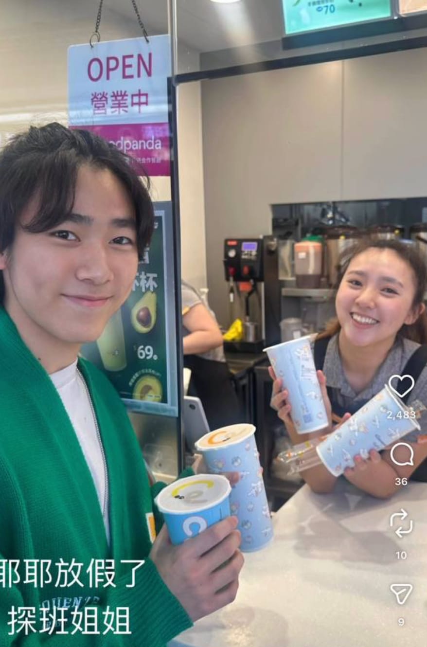 His Daughter Works as a Bubble Tea Shop Barista