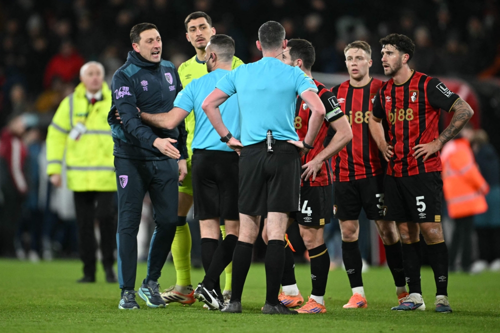 Arsenal stretch Premier League lead as Villa win