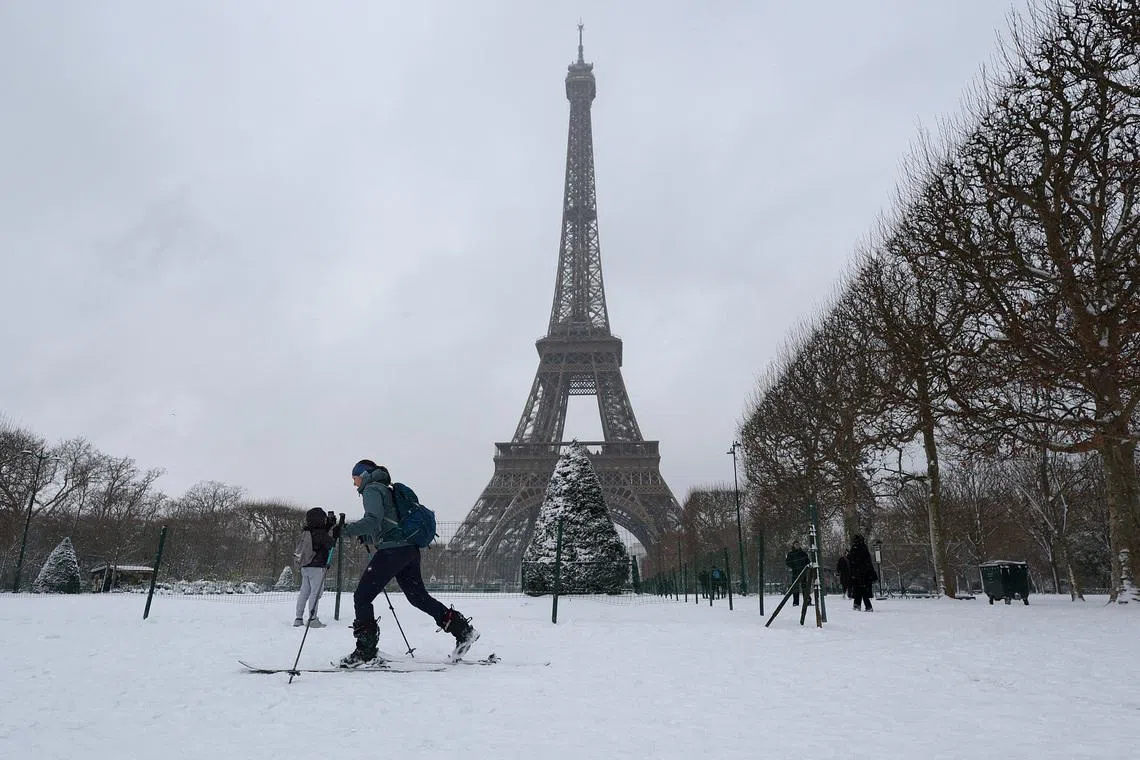 Snow clogs transport in Europe as Parisians turn to skis