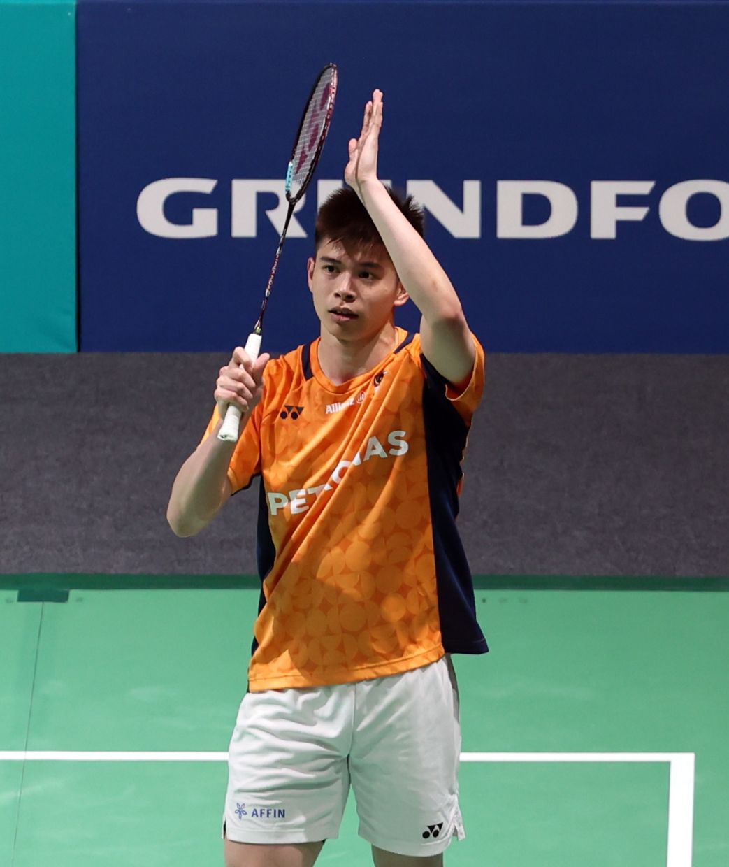 Fired-up Jun Hao beats China's Wang to keep hopes alive