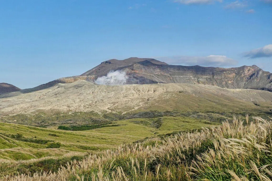 Helicopter carrying 3 goes missing near Mount Aso summit in south-west Japan