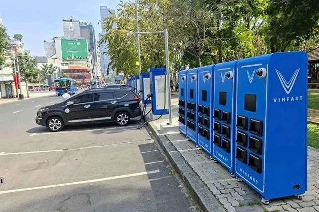 Ho Chi Minh City to allow electric motorbike battery-swopping on sidewalks