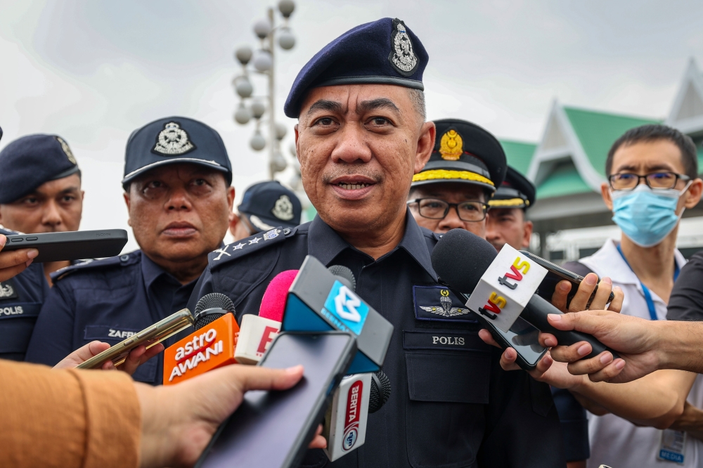 Penang police hunt for remand detainee who fled Sungai Bakap Hospital during treatment