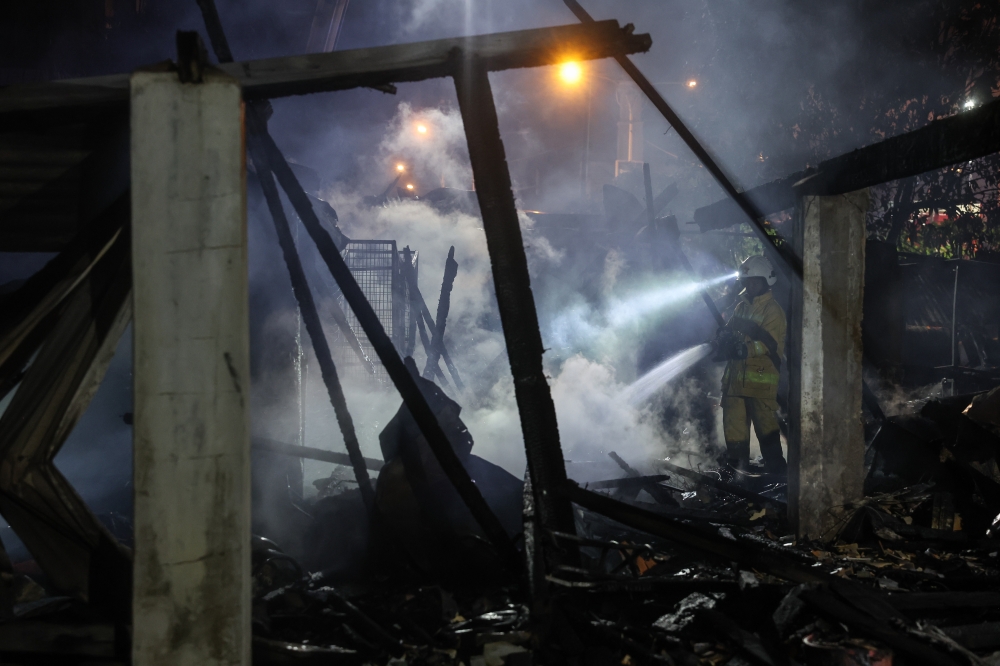 ‘Heat too intense’: Neighbour helpless as 89-year-old dies in Kota Bharu fire