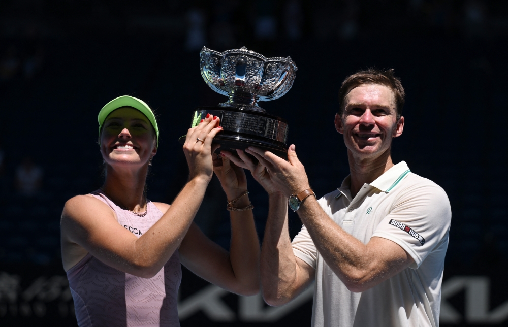 Gadecki, Peers become first in 37 years to defend Australian Open mixed doubles title