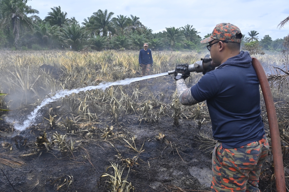Underground flames challenge Muar firefighters battling peatland blaze with limited water, tube wells on standby
