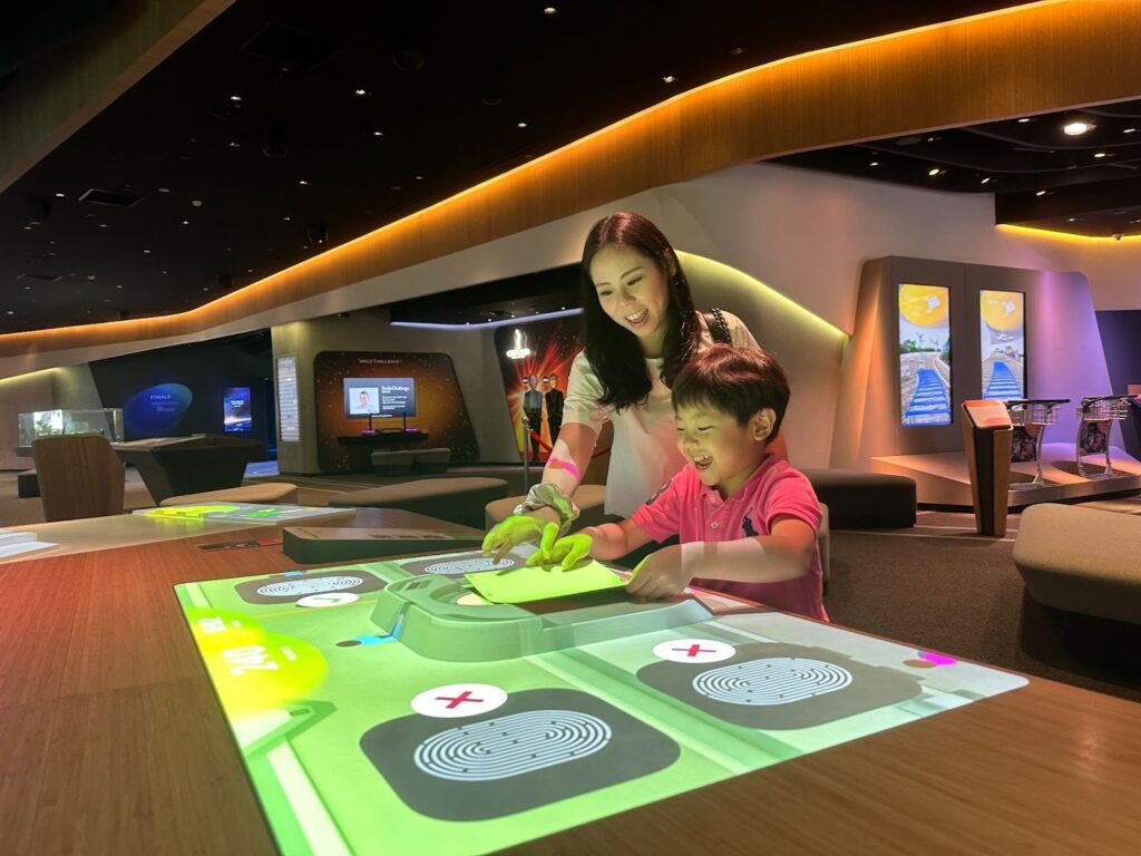 From immersive showcases to interactive guides and games, experience the different sides of Changi Airport at the Changi Experience Studio 