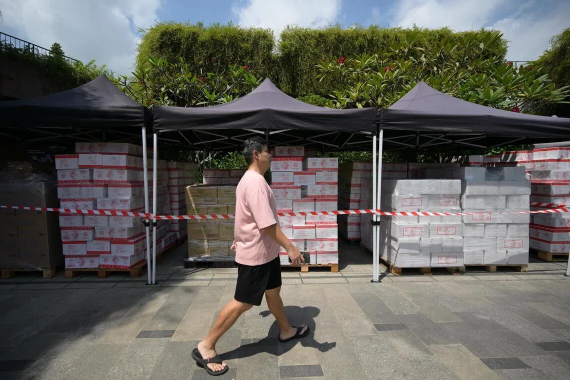 15,000kg of rice distributed at Bukit Canberra Hawker Centre to help those in need