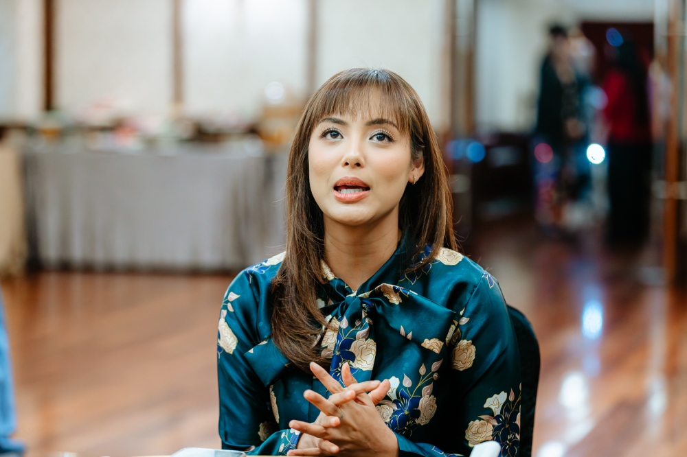 Actress Ezzanie Jasny back on set after serious head injury and threats to family