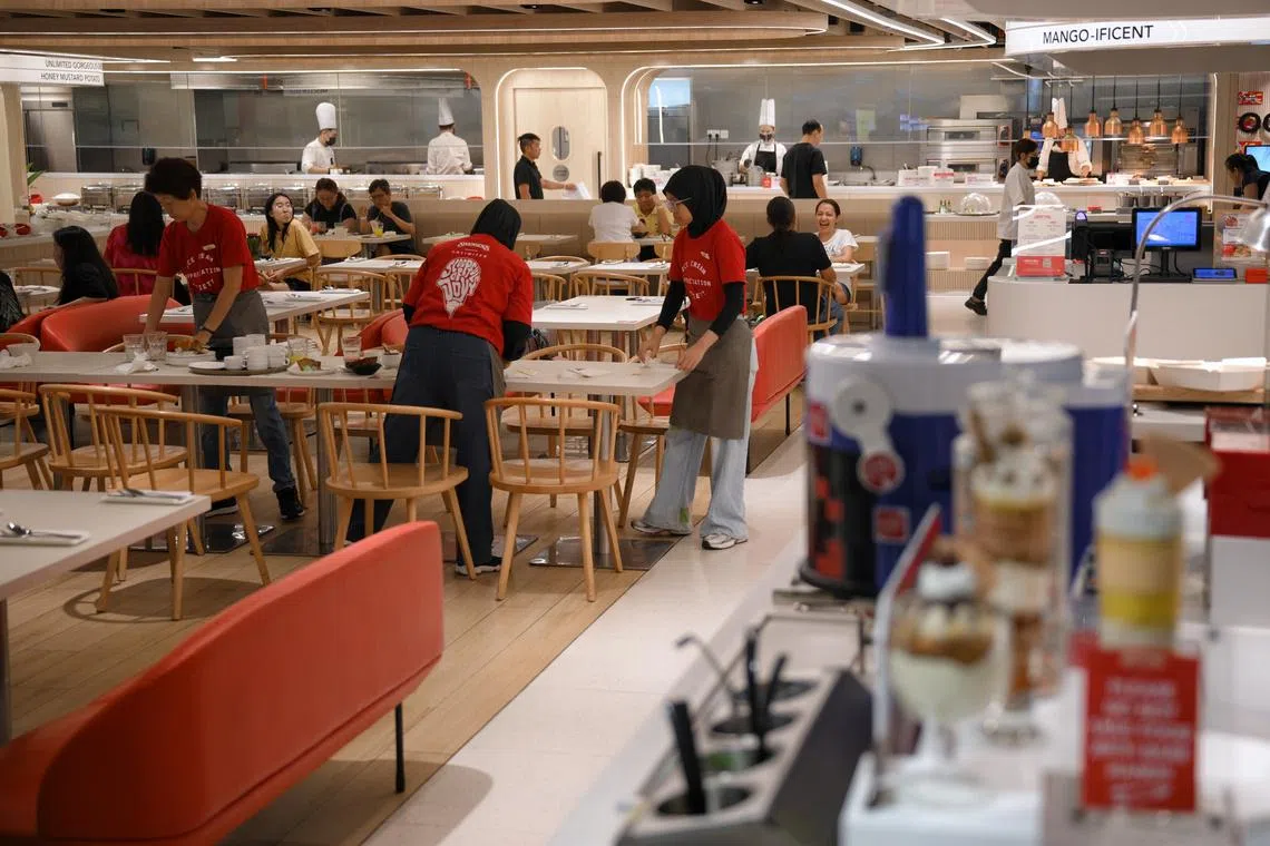 Waiters in S’pore among food services workers to get annual pay rise of up to 6.7% for next 3 years