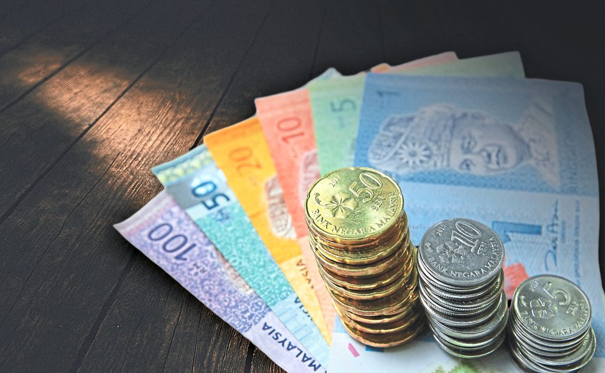 Ringgit closes higher as tension in the Strait of Hormuz eases