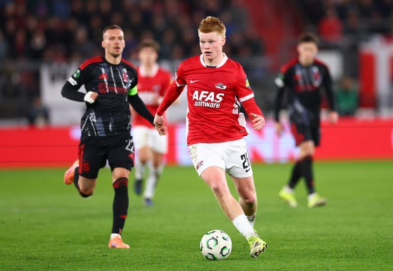 Soccer-New midfield talent gets chance to further impress Dutch coach