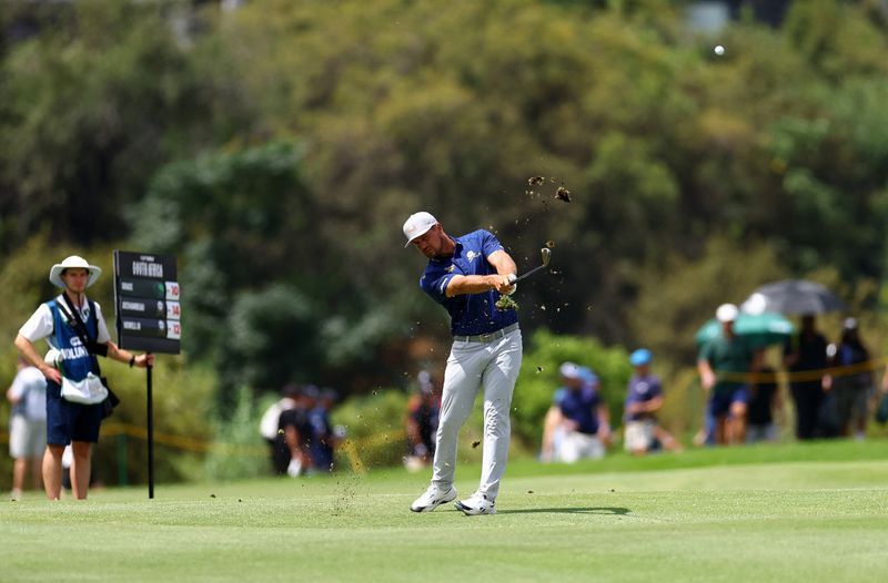Golf-DeChambeau opens up two-shot lead at LIV Golf in South Africa