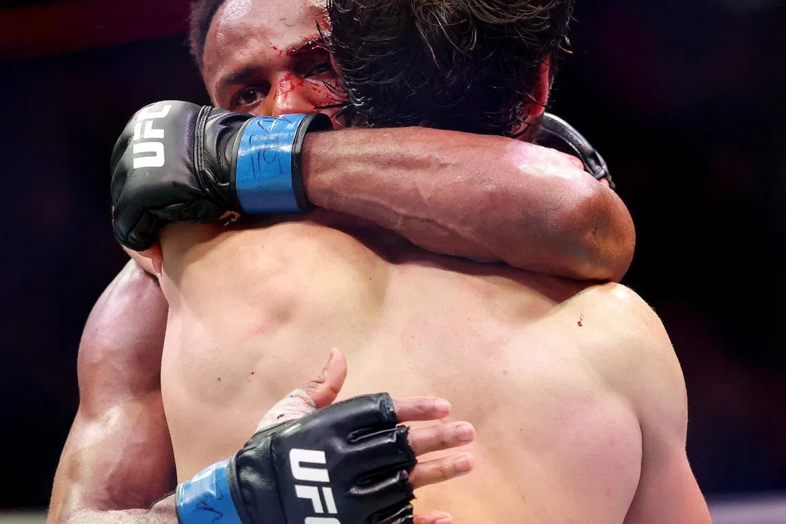 Mixed Martial Arts-Evloev edges Murphy to set up UFC featherweight title shot