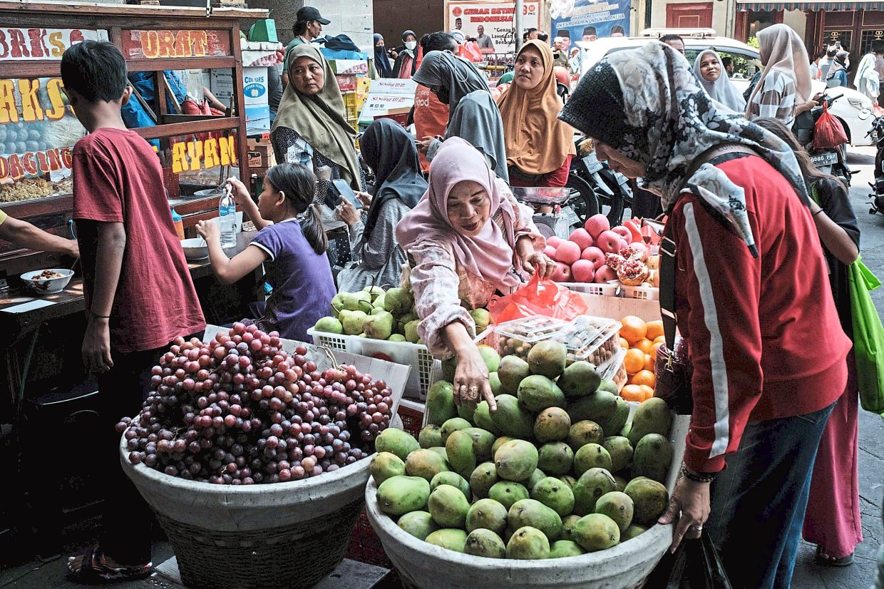 Govt eyes 5.7% growth on holiday spending